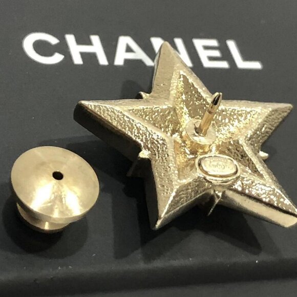 CHANEL CC Logo Double Star Rhinestone Brooch Gold Tone Pin A17C Auth w/Box D-j11 - Picture 12 of 16